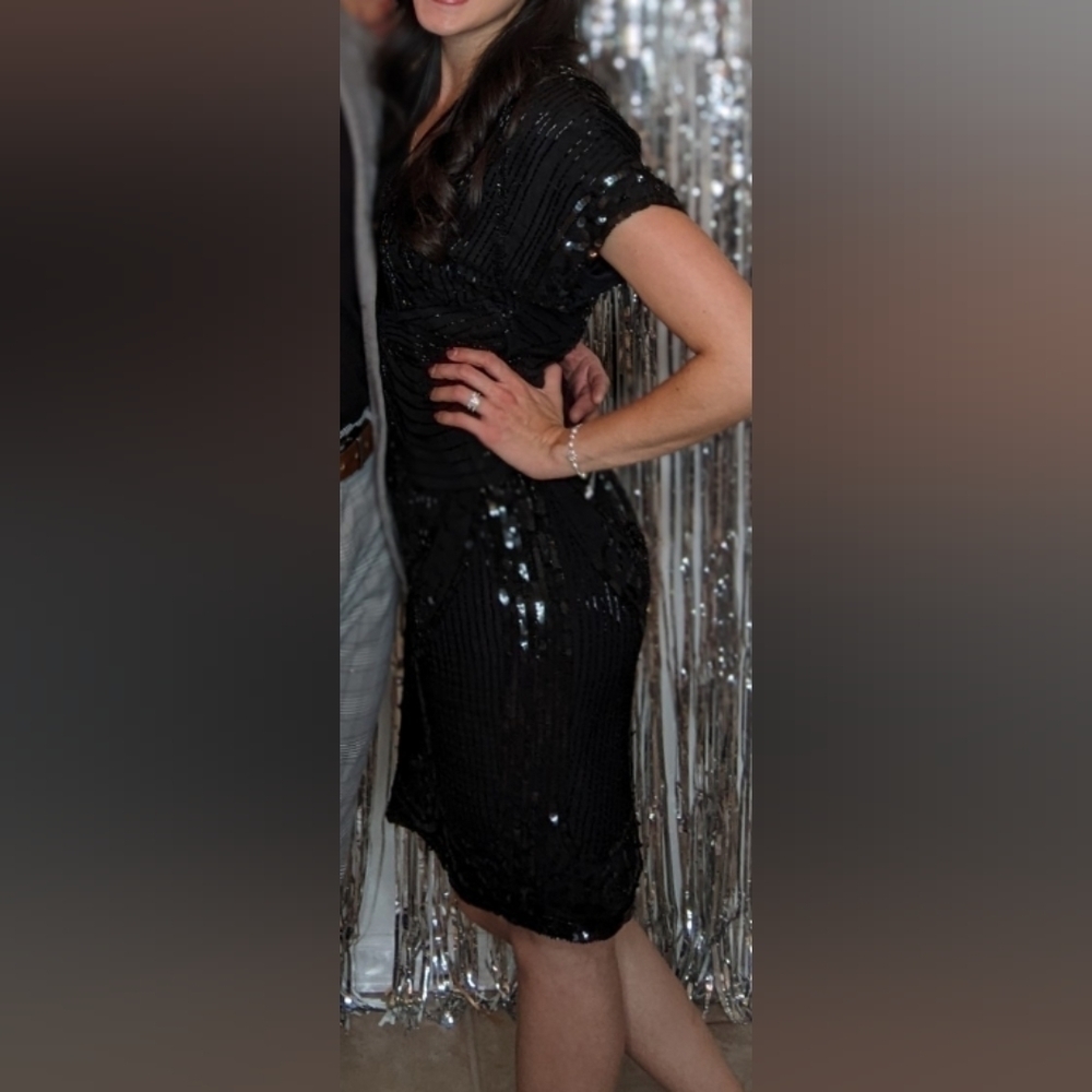 Vintage Sequin Beaded Dress with shoulder pads and open back size 4 in black - Picture 8 of 10
